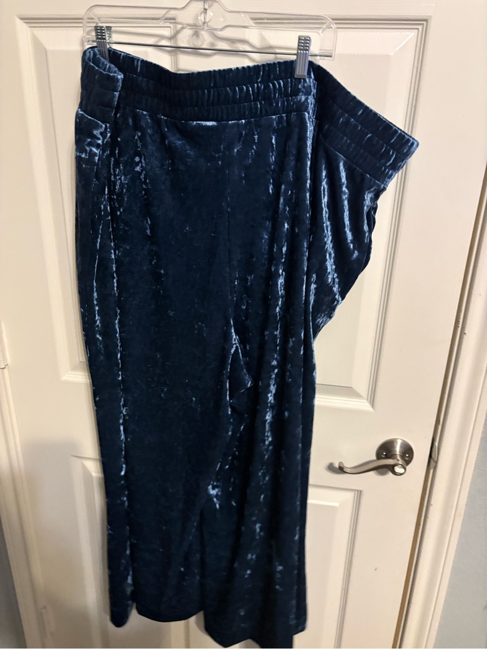 395- a new day Navy Velvet wide leg pants